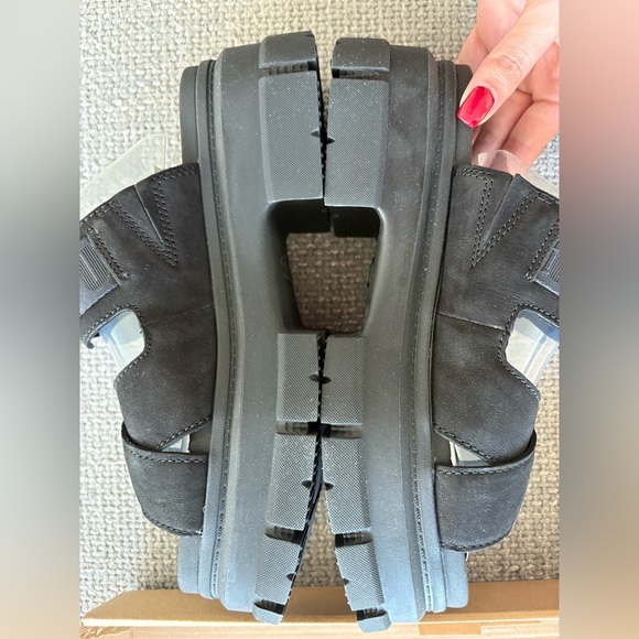 UGG Ashton Black Platform Slide Sandals Size 9 Women’s Chunky Criss Cross Strap - Picture 9 of 16